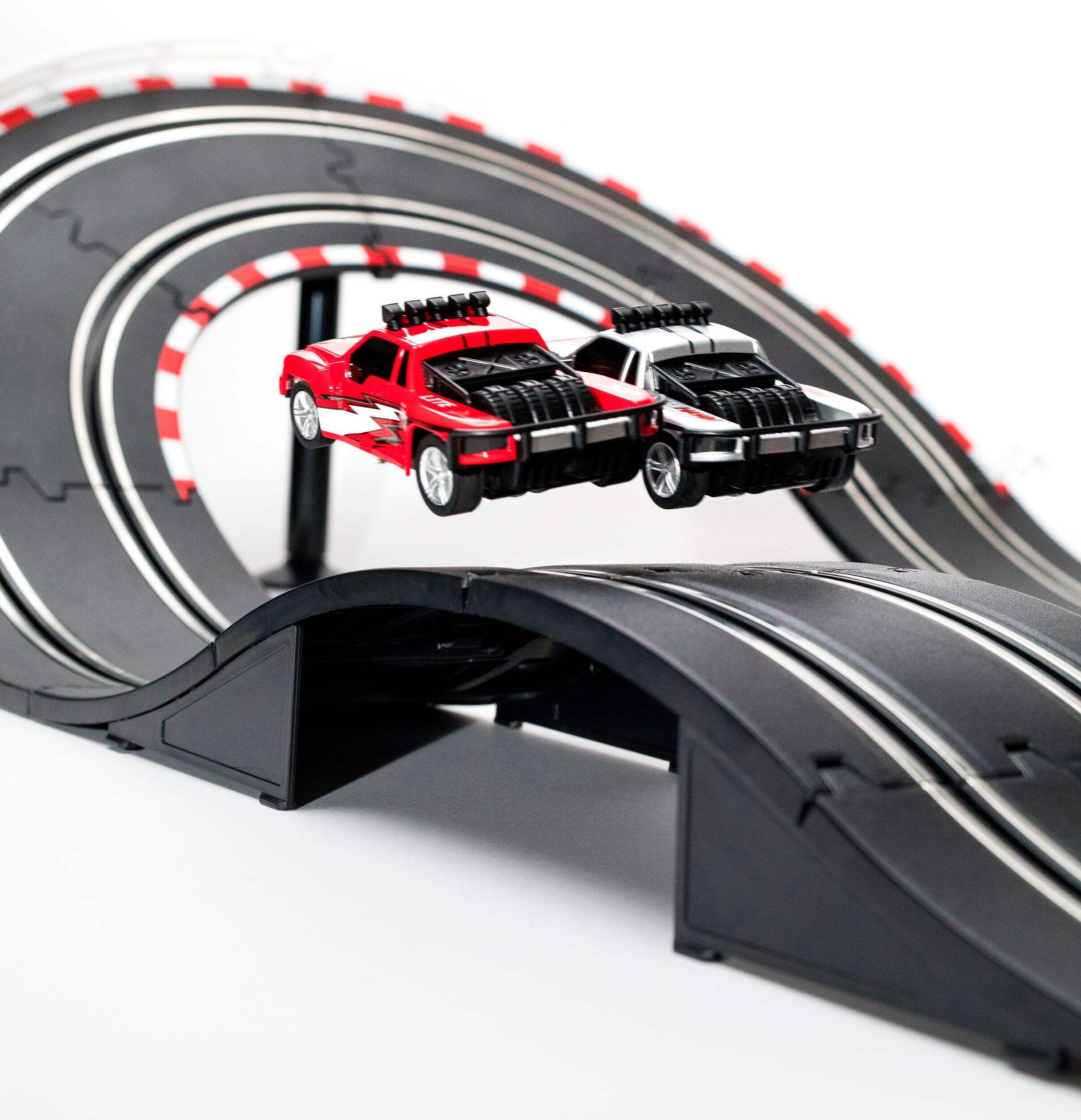 LiteHawk 1:43 Stadium Racers Circuit Slot Car Set | Canadian Tire