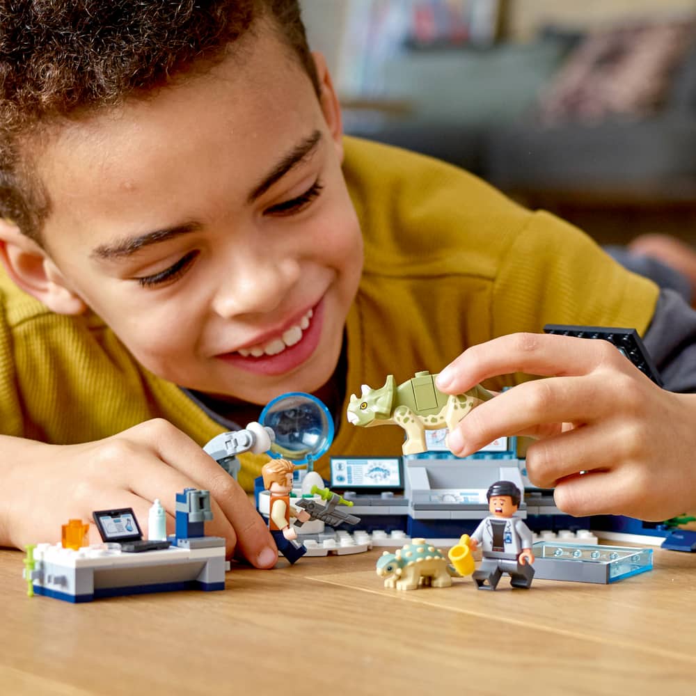 LEGO® Jurassic World Dr. Wu's Lab: Baby Dinosaurs 75939 Building Kit, Ages 6+ | Canadian Tire