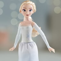 Poupées Hasbro Disney La Reine des neiges 2 Elsa et Nokk qui nage et qui marche, 3 ans et plus Front_Angled_Left