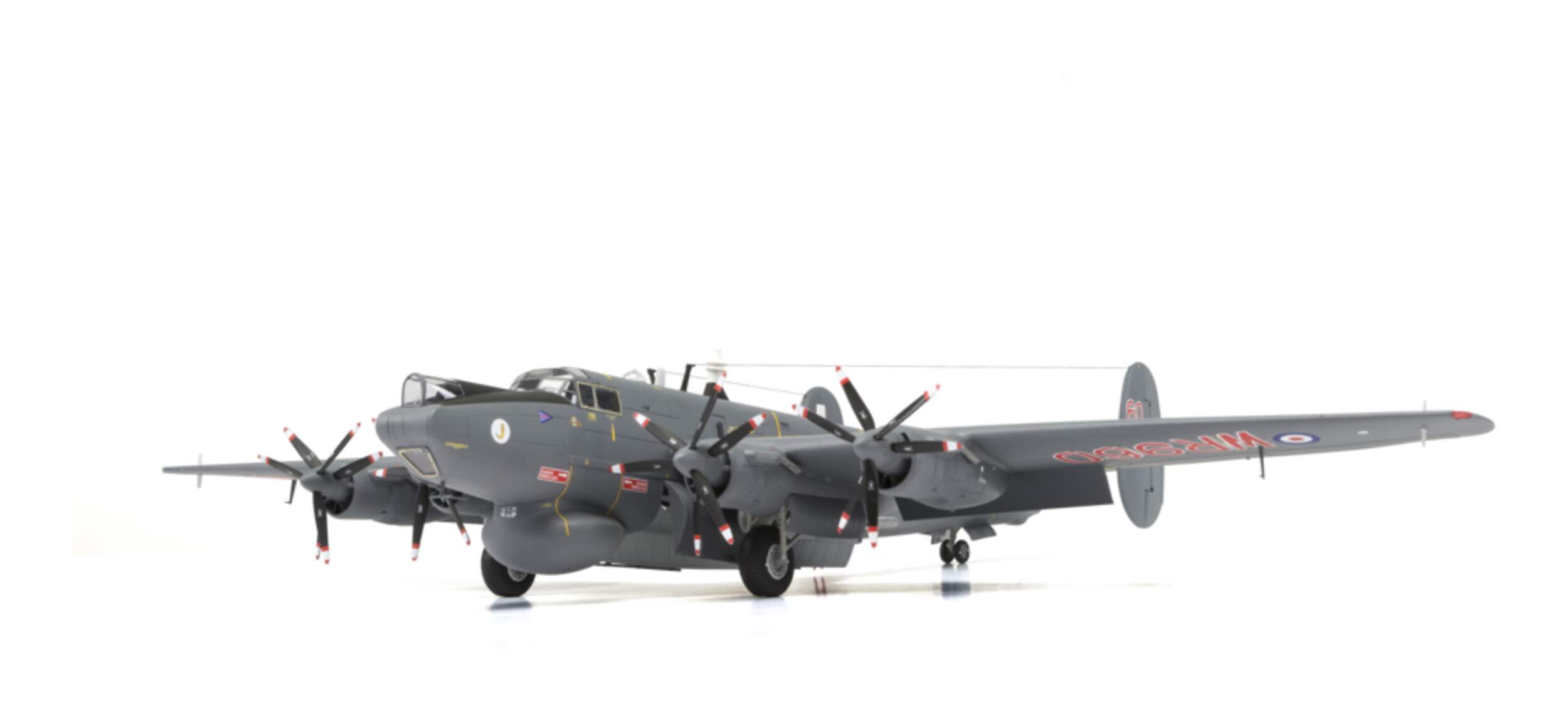 Airfix 1:72 Avro Shackleton AEW.2 Model Kit Front_Angled_Left