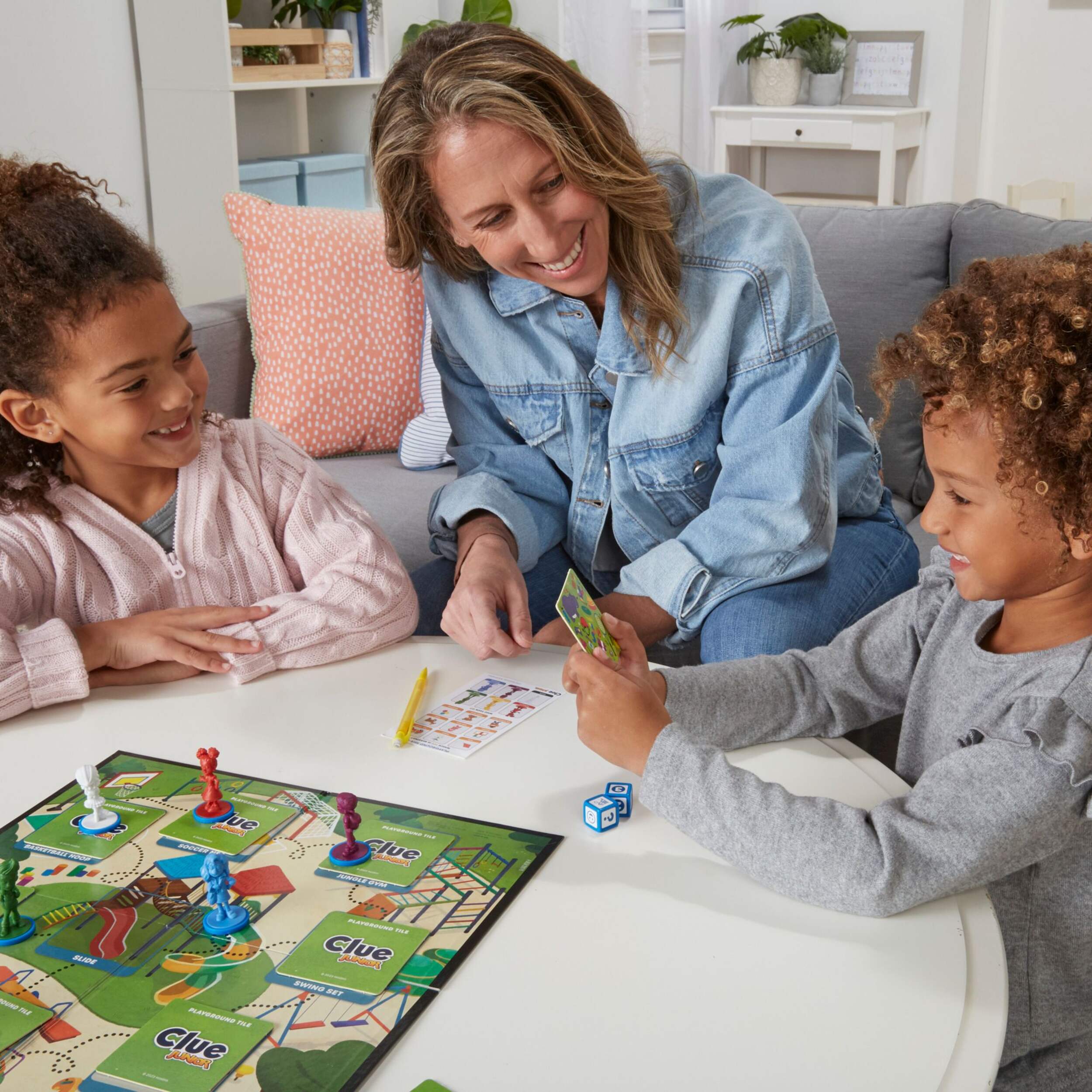 Hasbro Games Clue Jr. Board Game, Ages 4+ | Canadian Tire